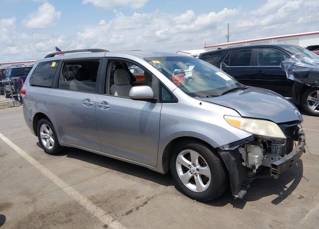 2012 TOYOTA Sienna