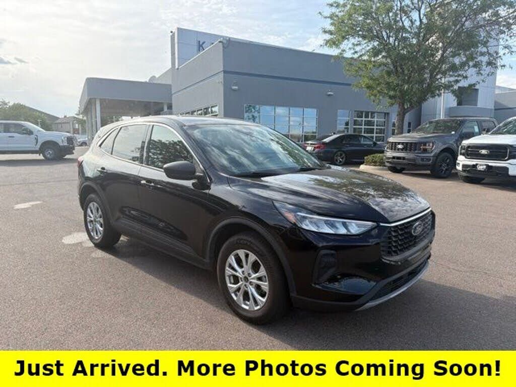 2024 FORD Escape