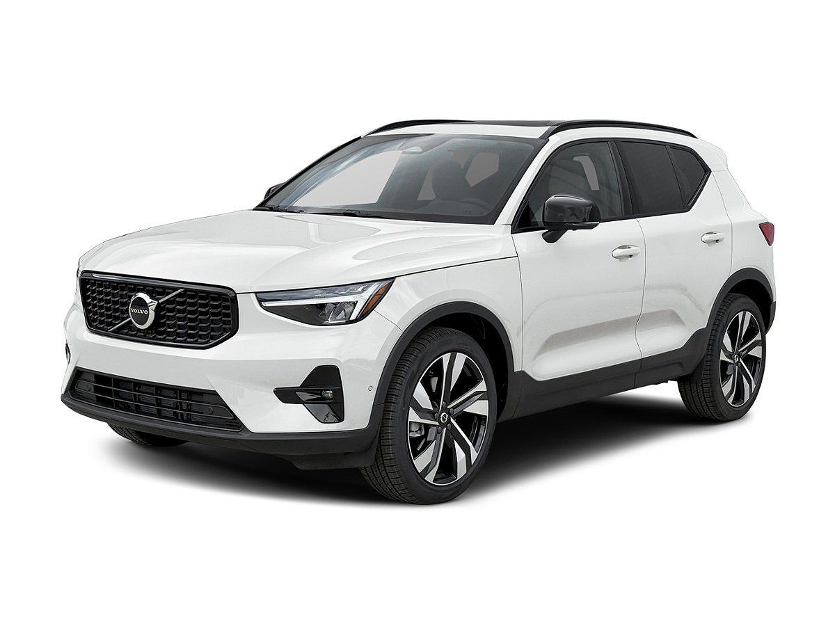 2026 VOLVO XC40