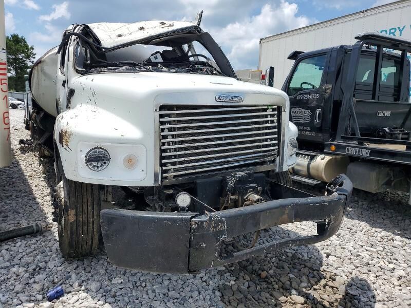 2009 FREIGHTLINER M2