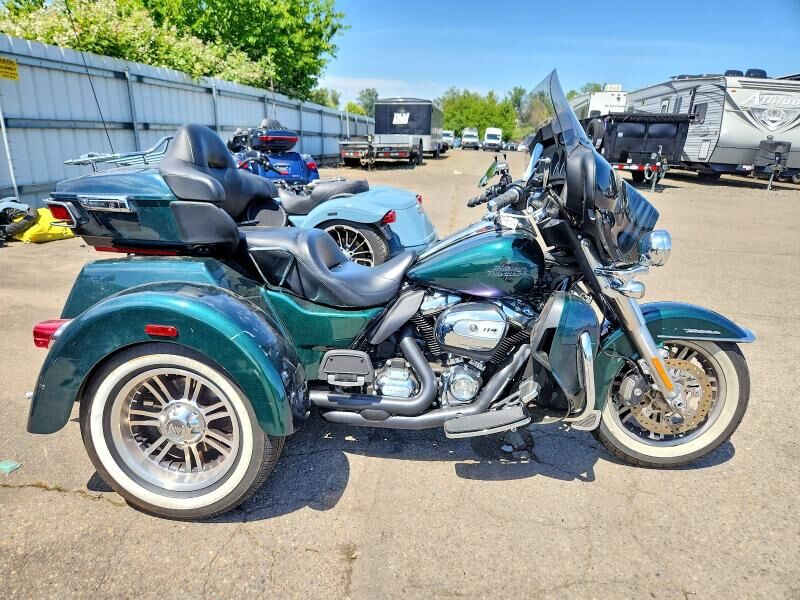 2021 HARLEY DAVIDSON FLHTCUTG / Tri Glide Ultra