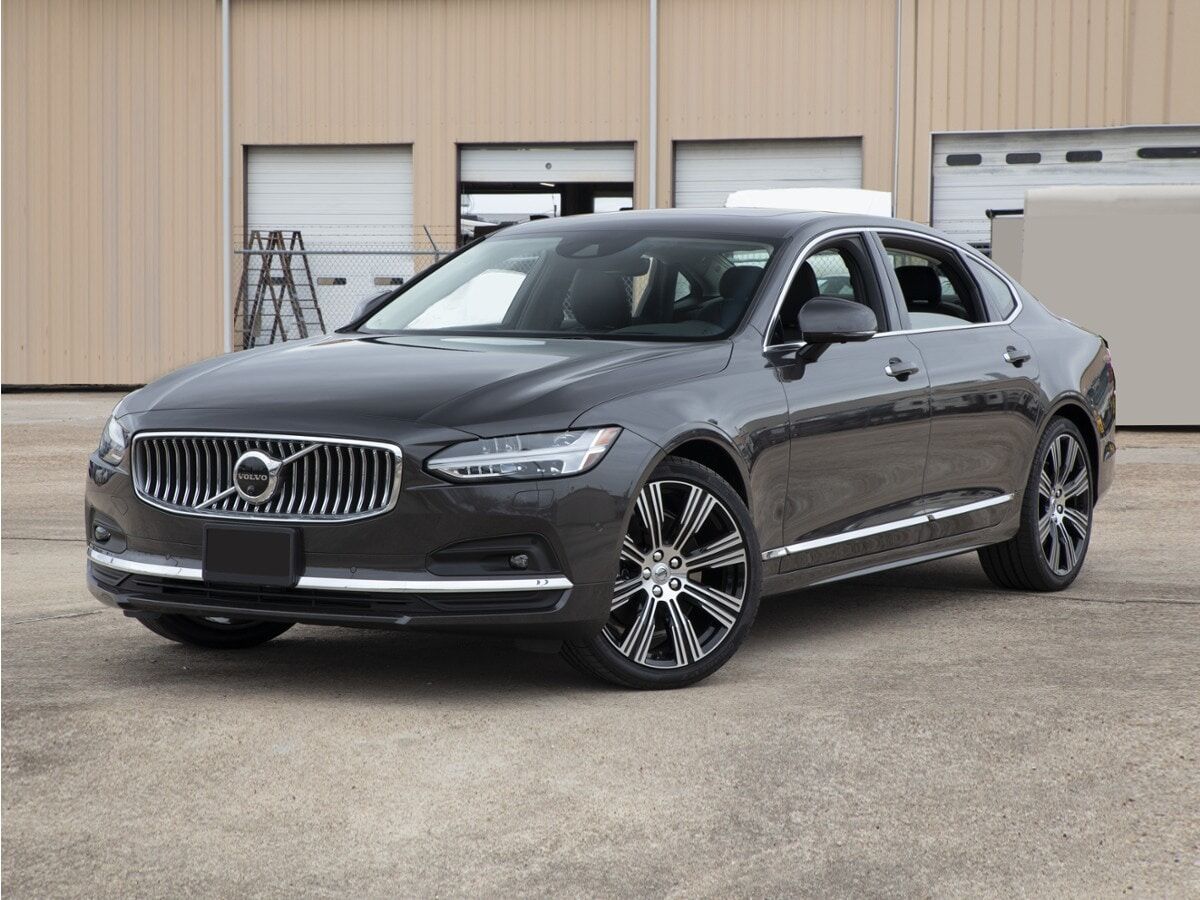 2022 VOLVO S90
