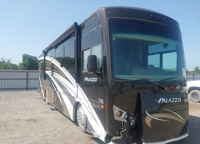 2017 FREIGHTLINER XC-S Straight Rail Rear Engine Motor Home Chassis