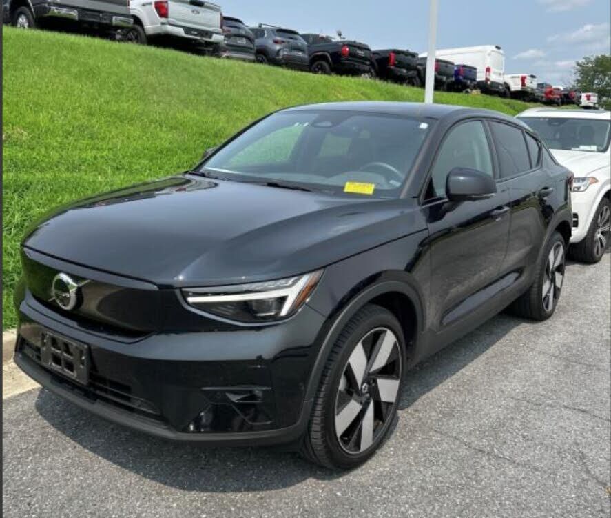 2024 VOLVO C40