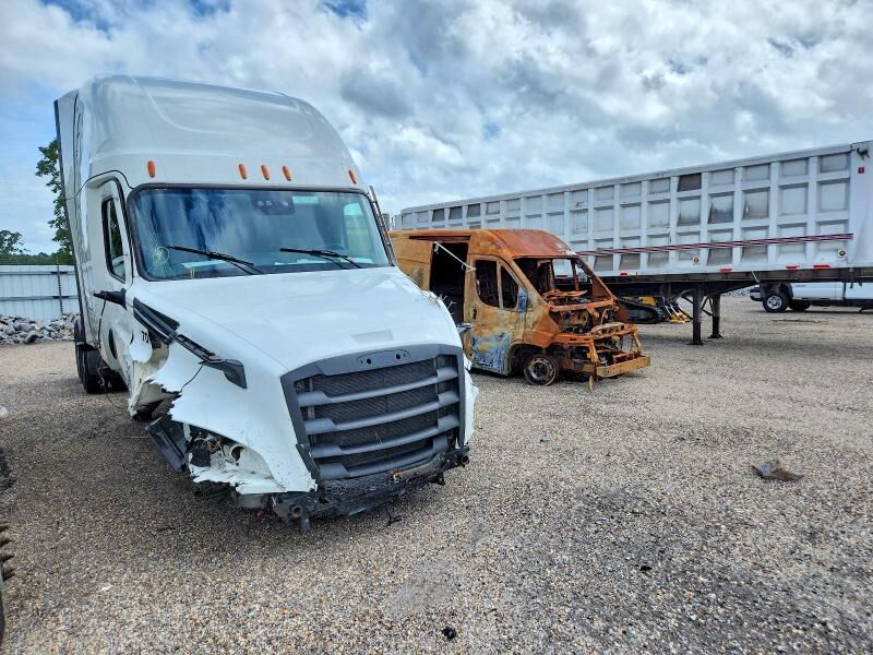 2022 FREIGHTLINER Cascadia