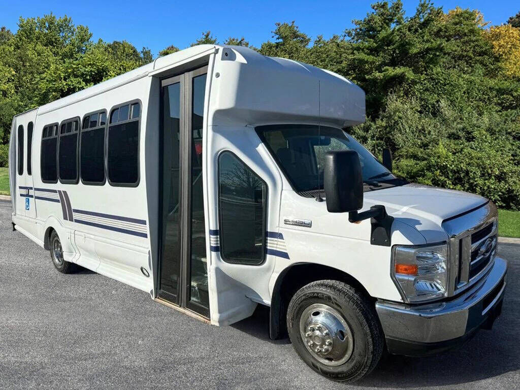 2017 FORD E-450