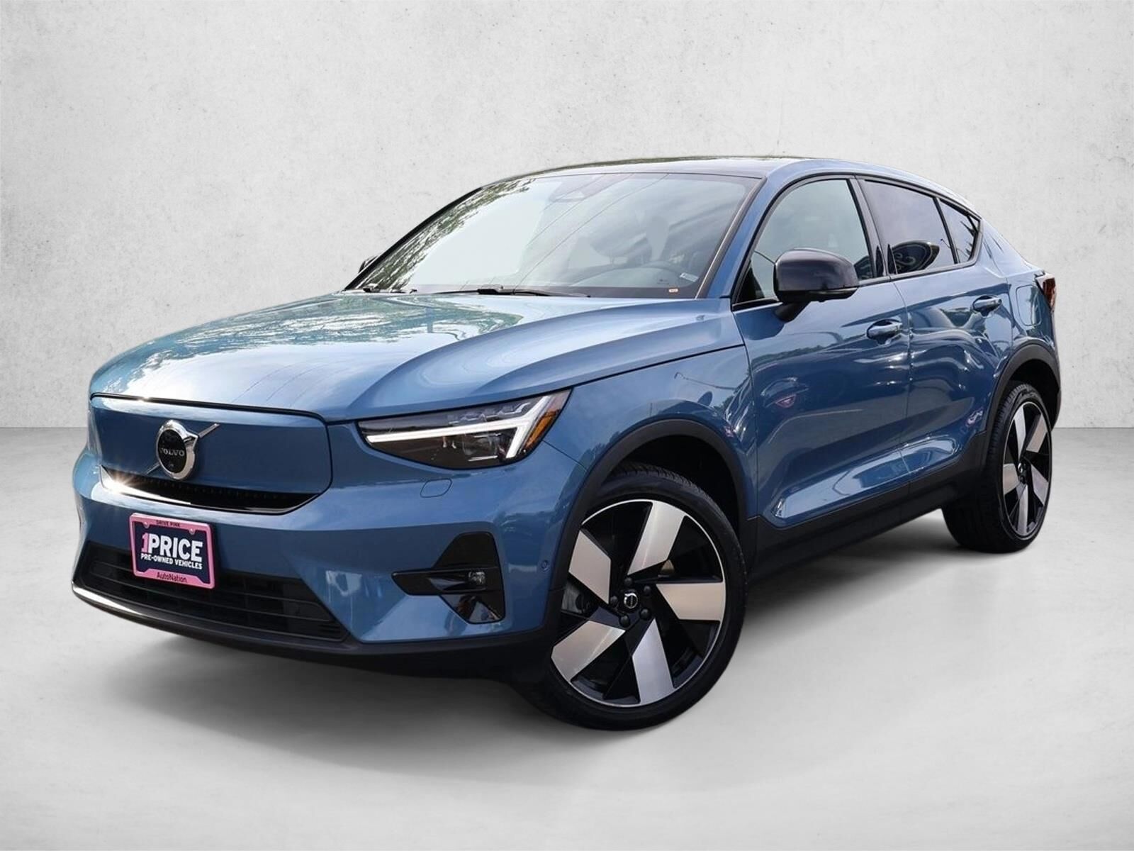 2023 VOLVO C40