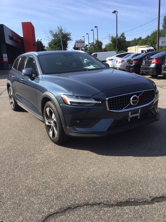2025 VOLVO V60CC