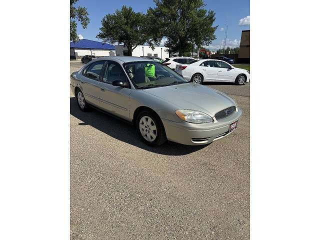 2004 FORD Taurus