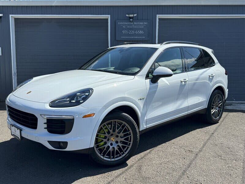 2017 PORSCHE Cayenne