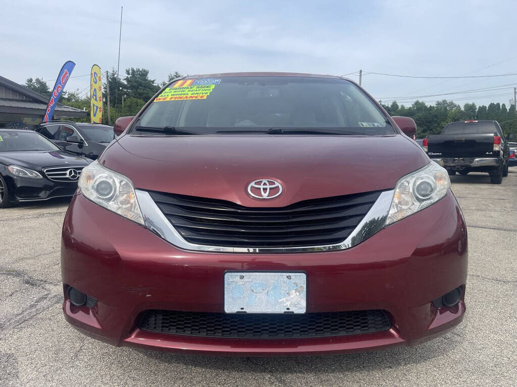 2011 TOYOTA Sienna