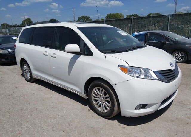 2013 TOYOTA Sienna