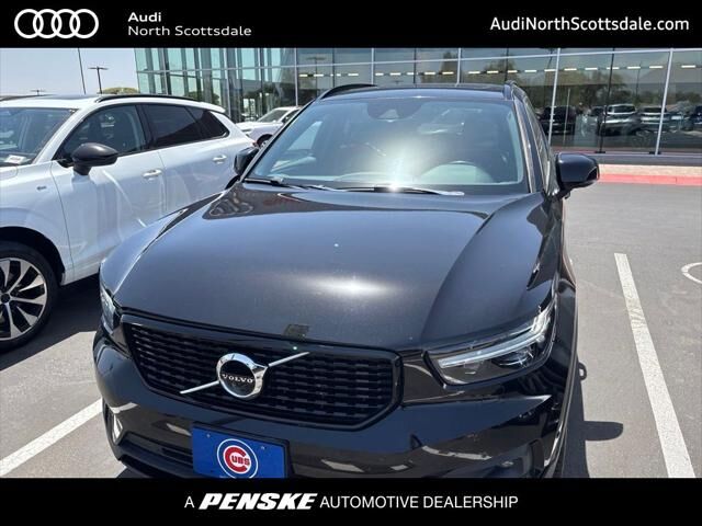 2021 VOLVO XC40