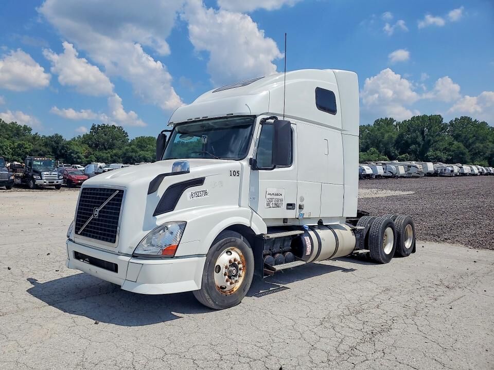 2013 VOLVO TRUCK VNL