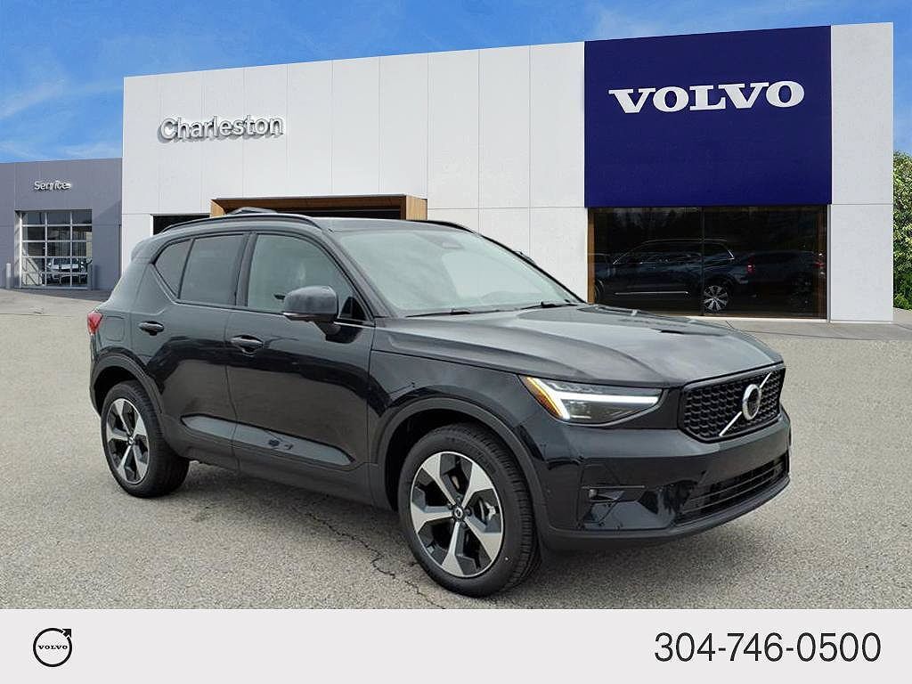2026 VOLVO XC40