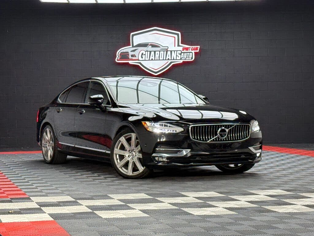 2017 VOLVO S90