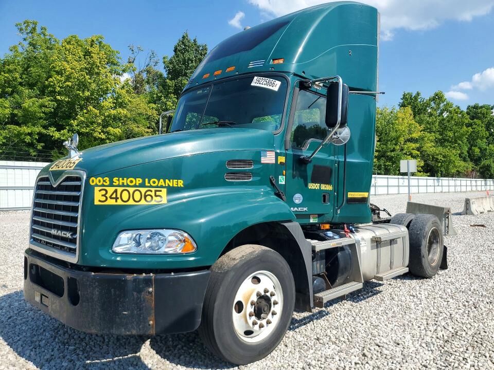 2015 MACK CXU