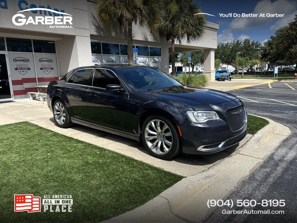 2019 CHRYSLER 300