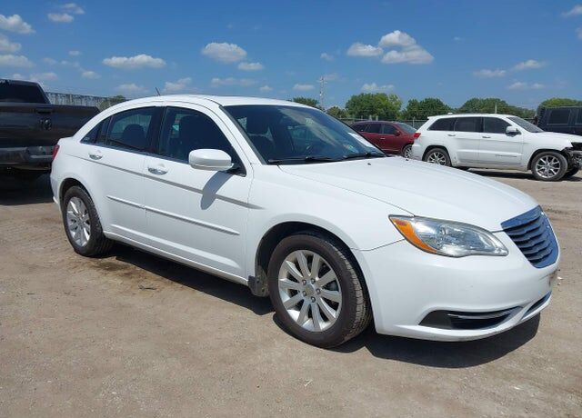 2011 CHRYSLER 200