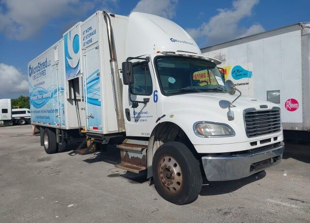 2015 FREIGHTLINER M2
