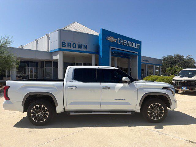 2024 TOYOTA Tundra