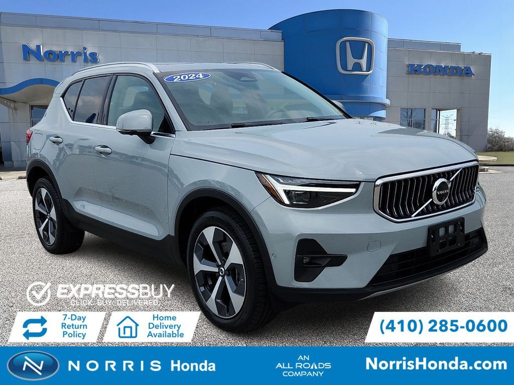 2024 VOLVO XC40