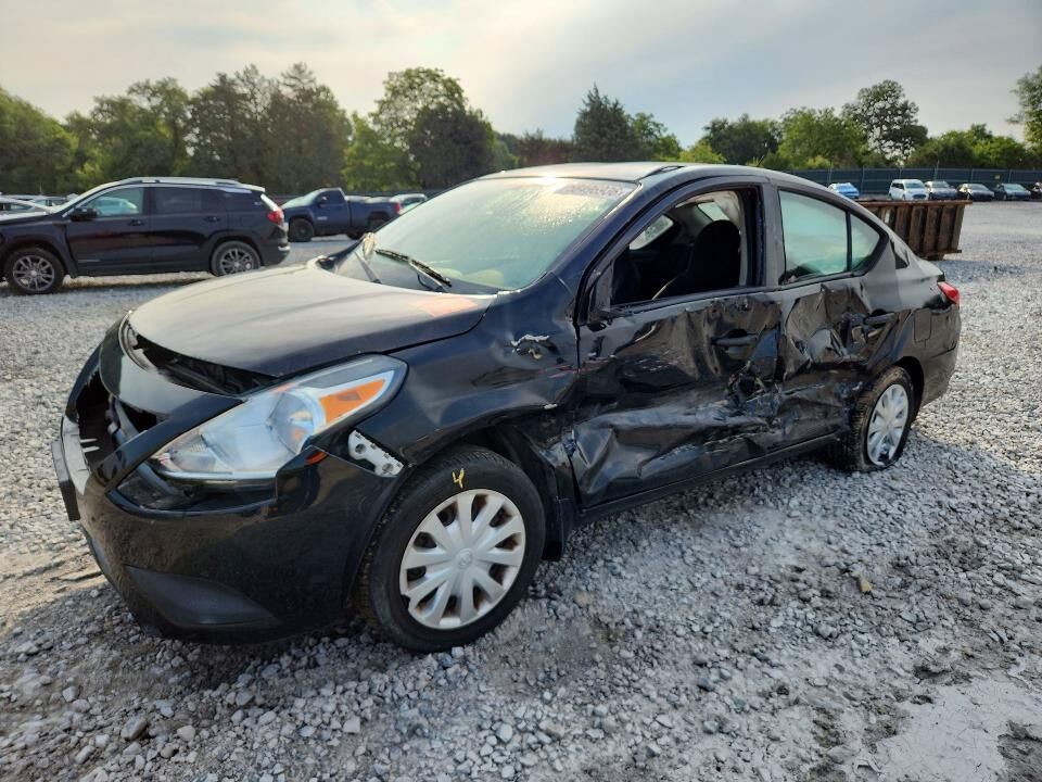 2017 NISSAN Versa