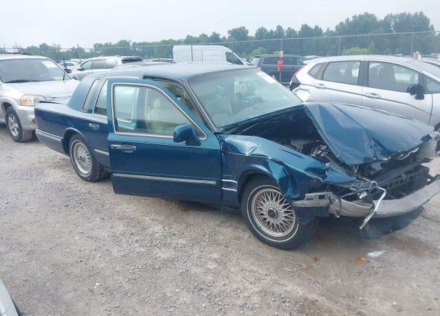 1997 LINCOLN Town Car