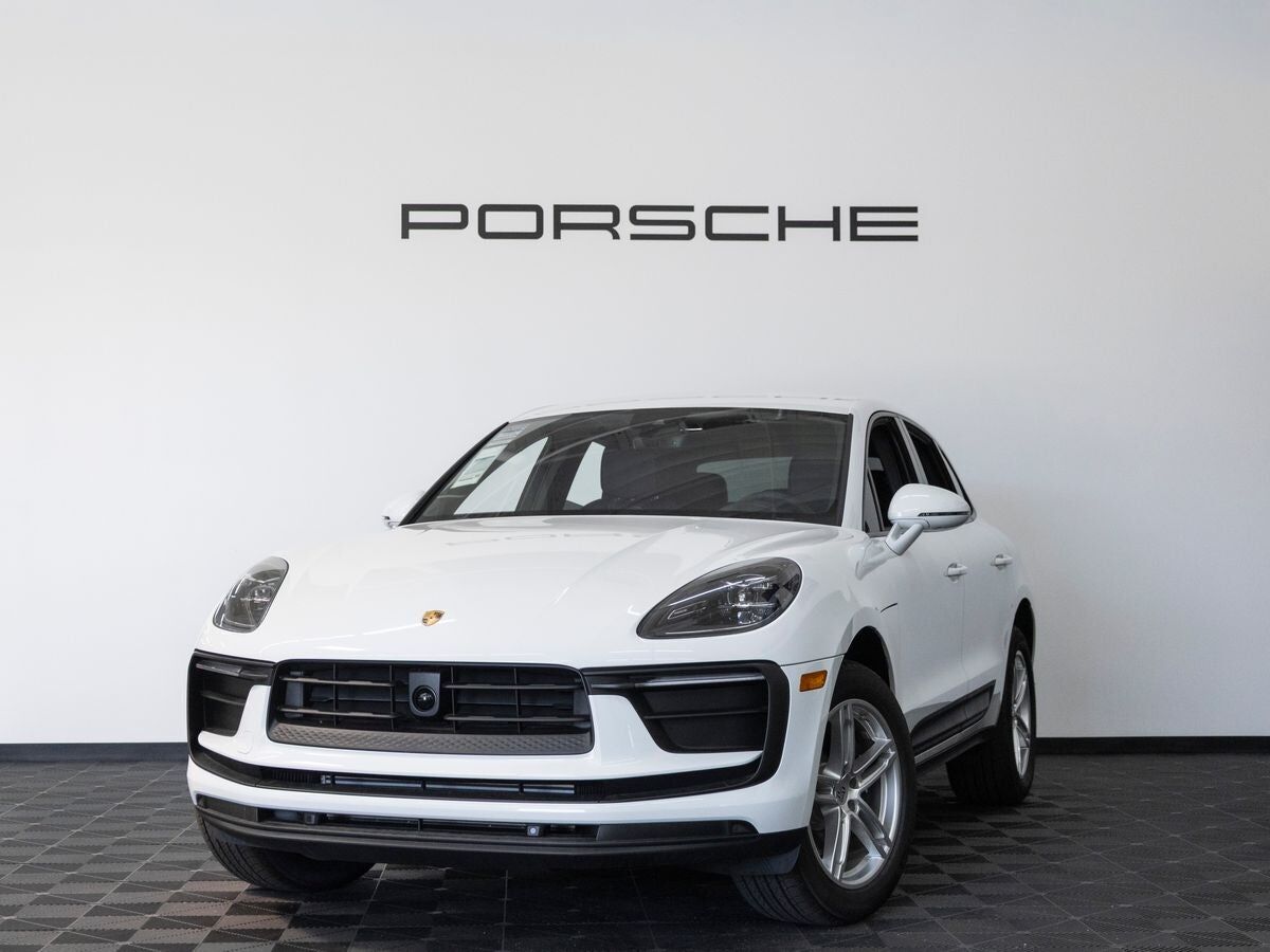 2026 PORSCHE Macan