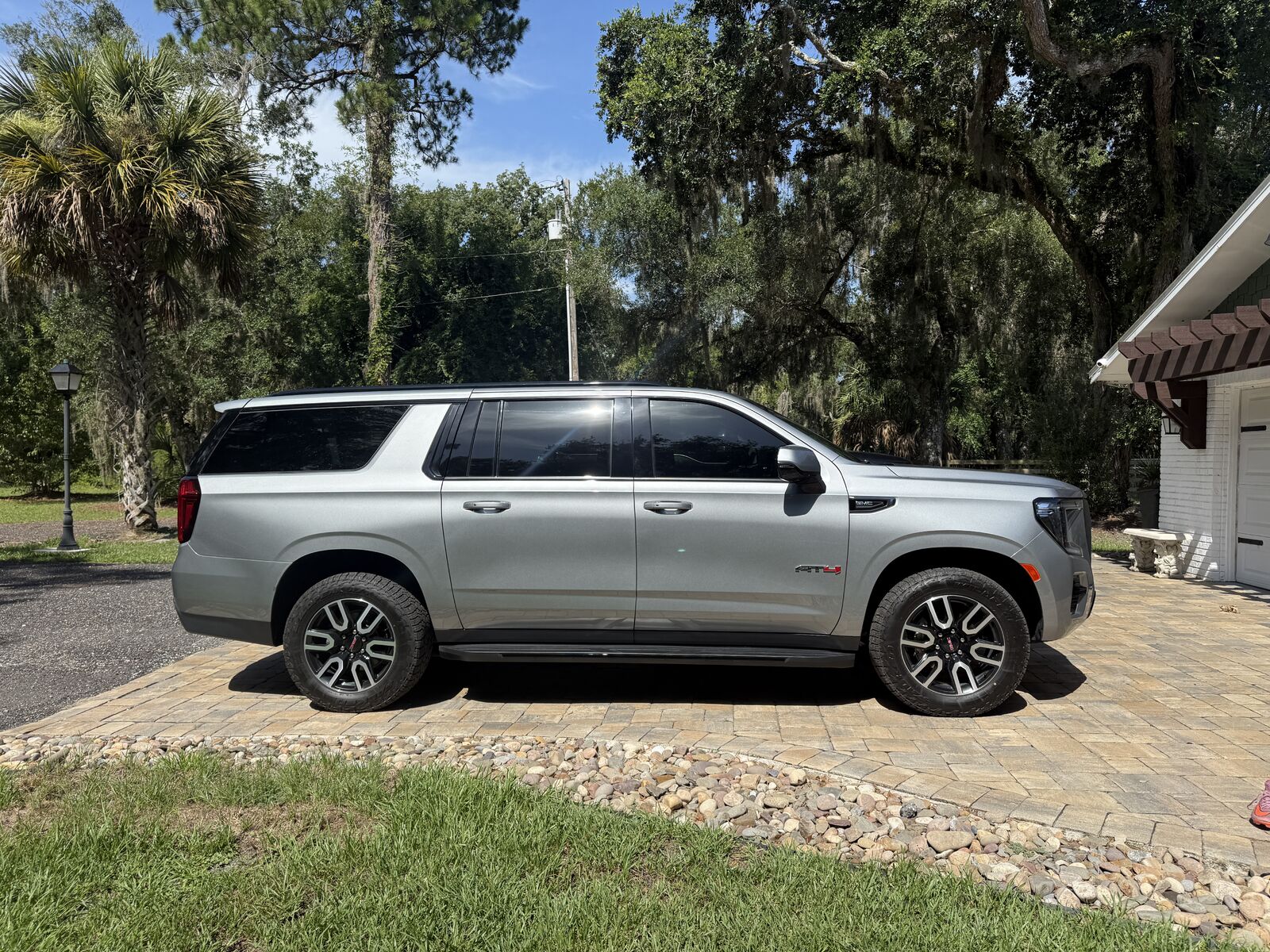 2023 GMC Yukon XL