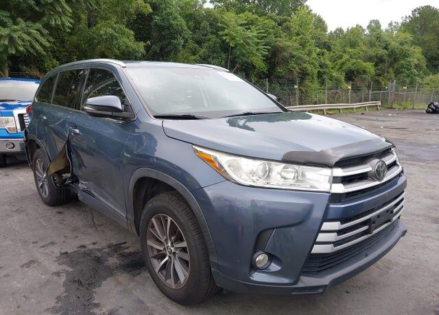 2017 TOYOTA Highlander
