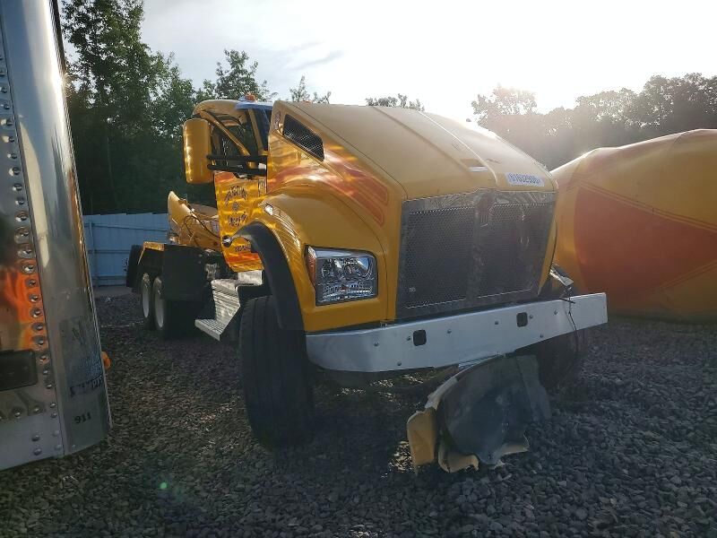 2024 KENWORTH T880