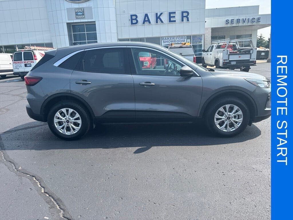 2024 FORD Escape
