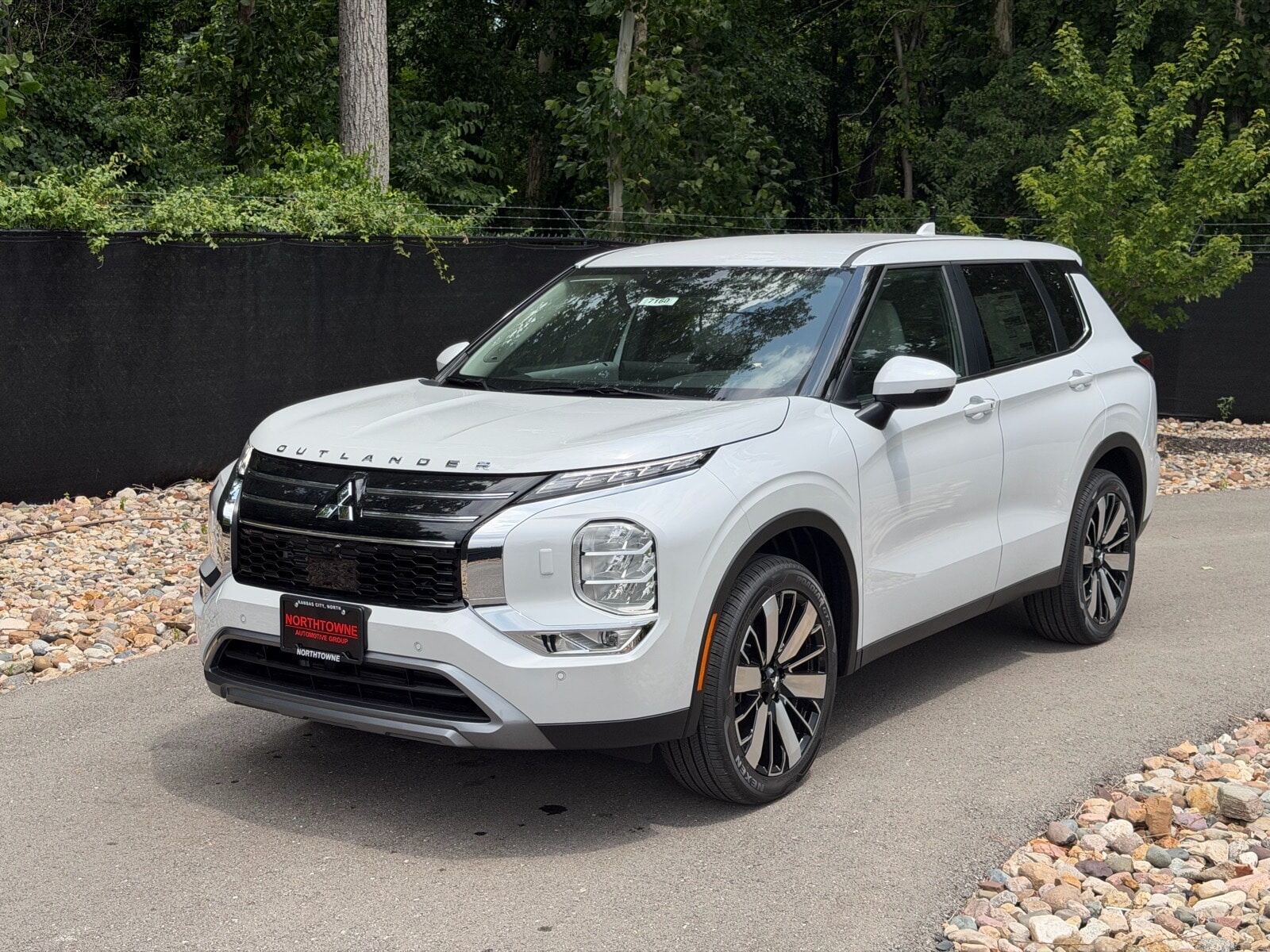 2026 MITSUBISHI Outlander