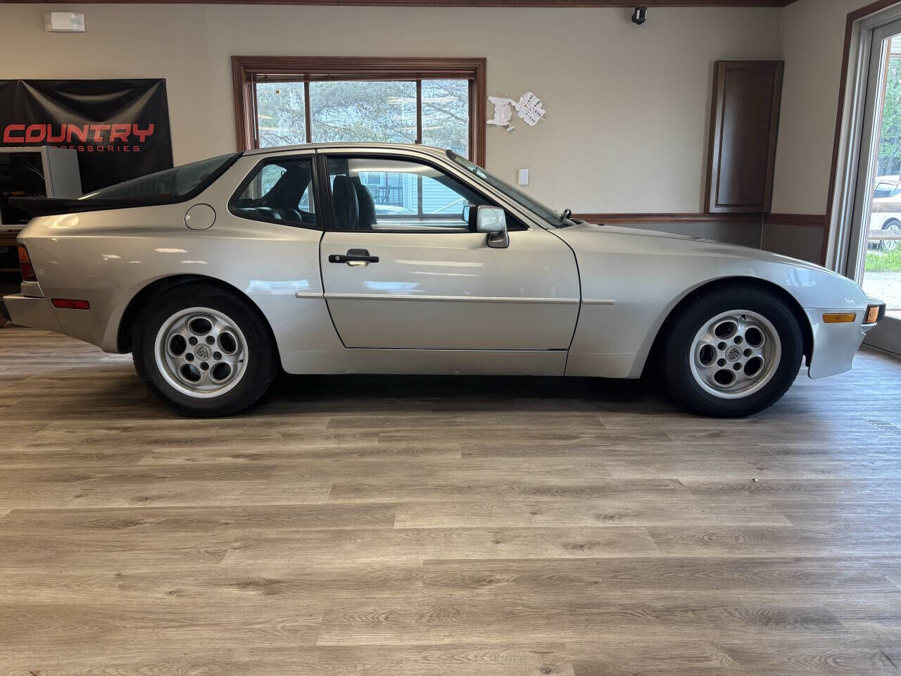 1985 PORSCHE 944