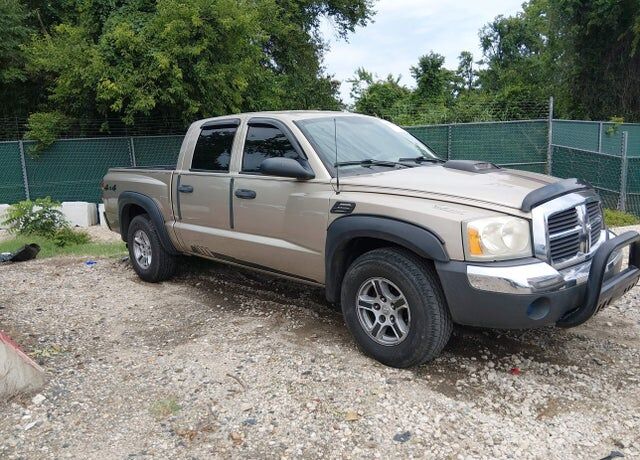 2005 DODGE Dakota