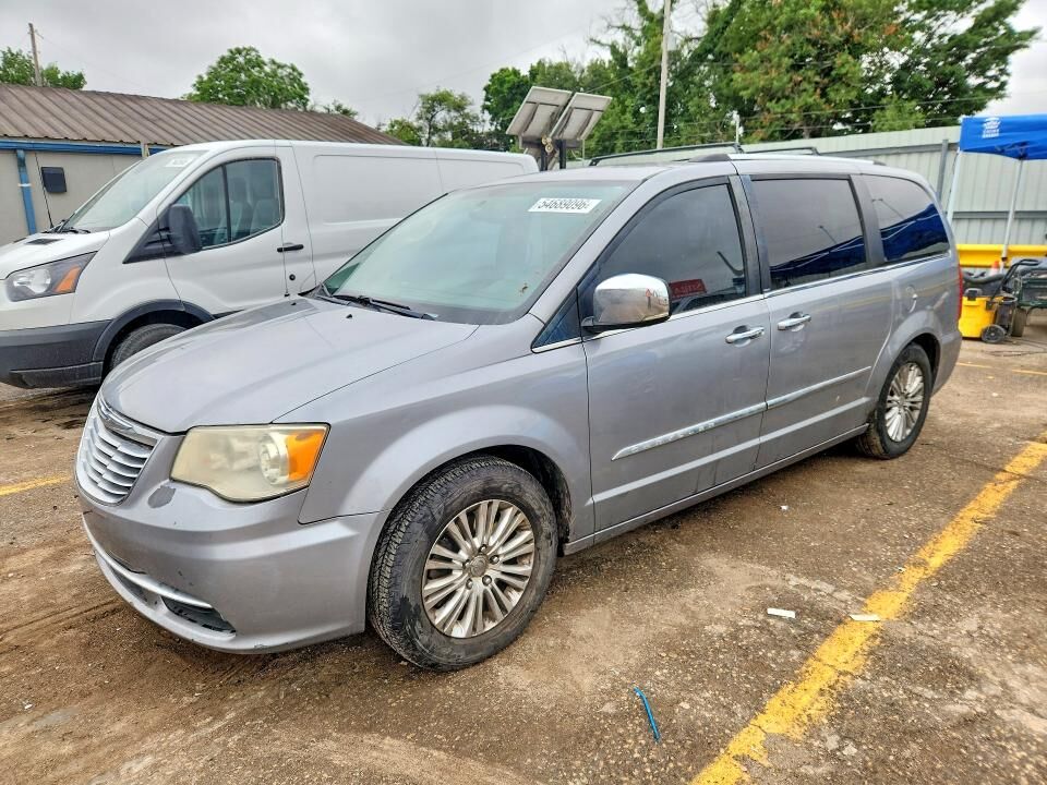 2013 CHRYSLER Town and Country