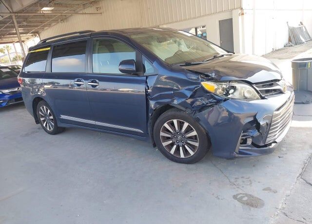 2019 TOYOTA Sienna