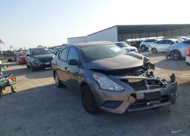 2015 NISSAN Versa