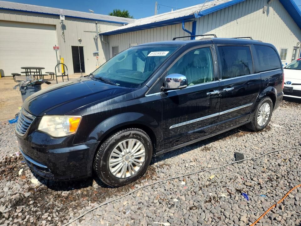 2013 CHRYSLER Town and Country