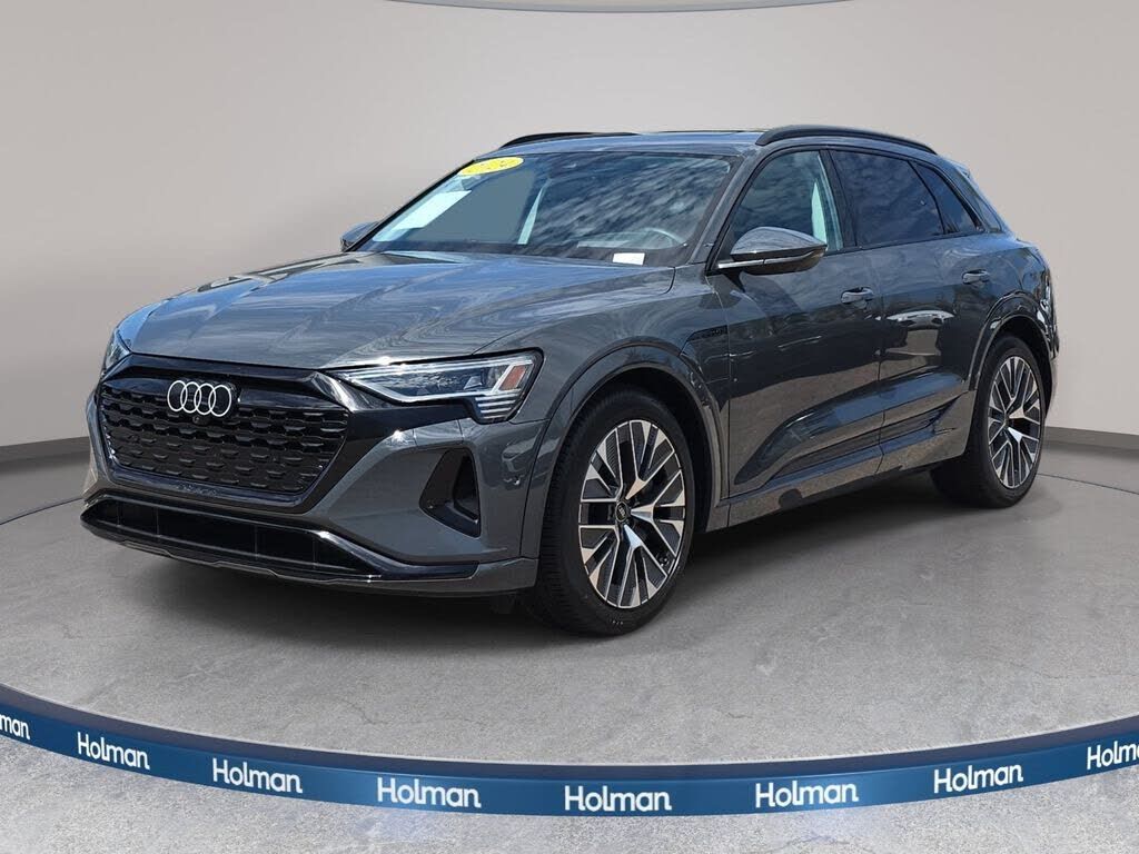 2024 AUDI Q8