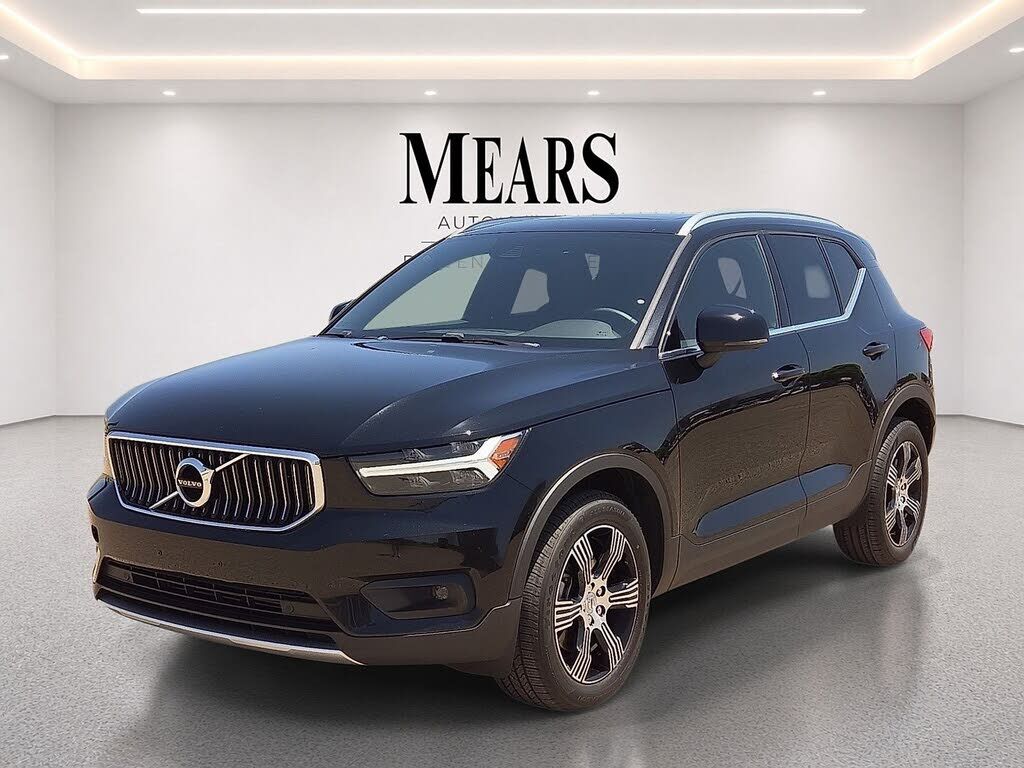 2021 VOLVO XC40