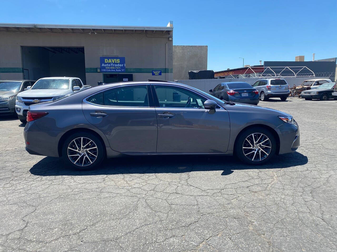 2017 LEXUS ES
