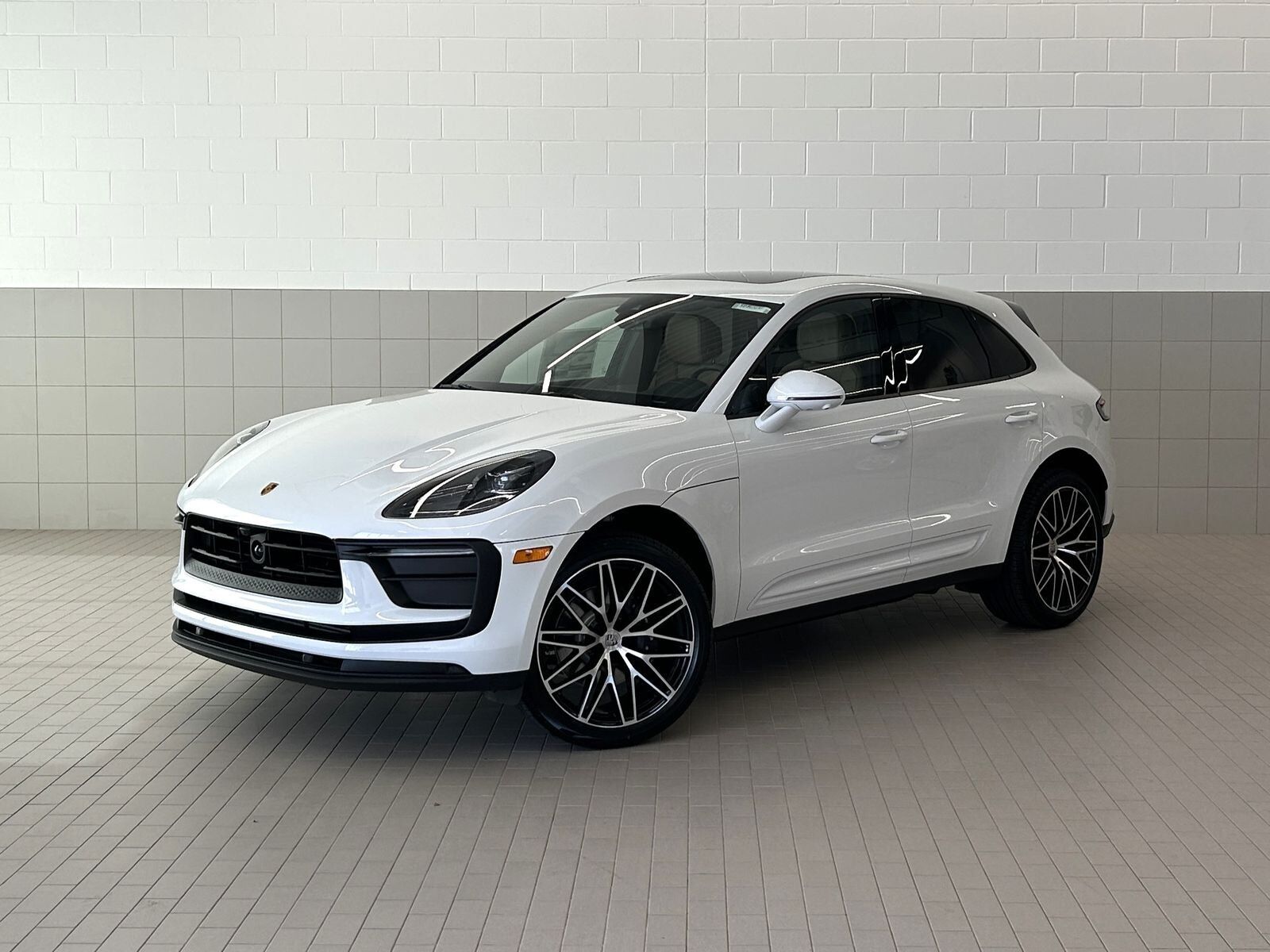 2026 PORSCHE Macan