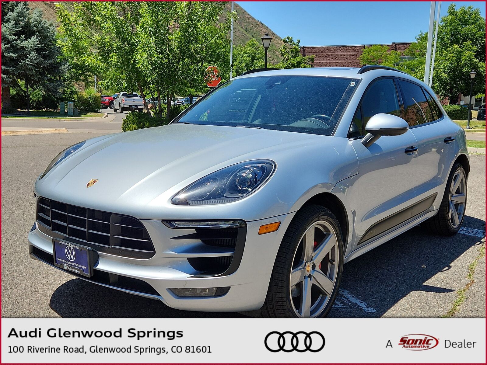 2017 PORSCHE Macan