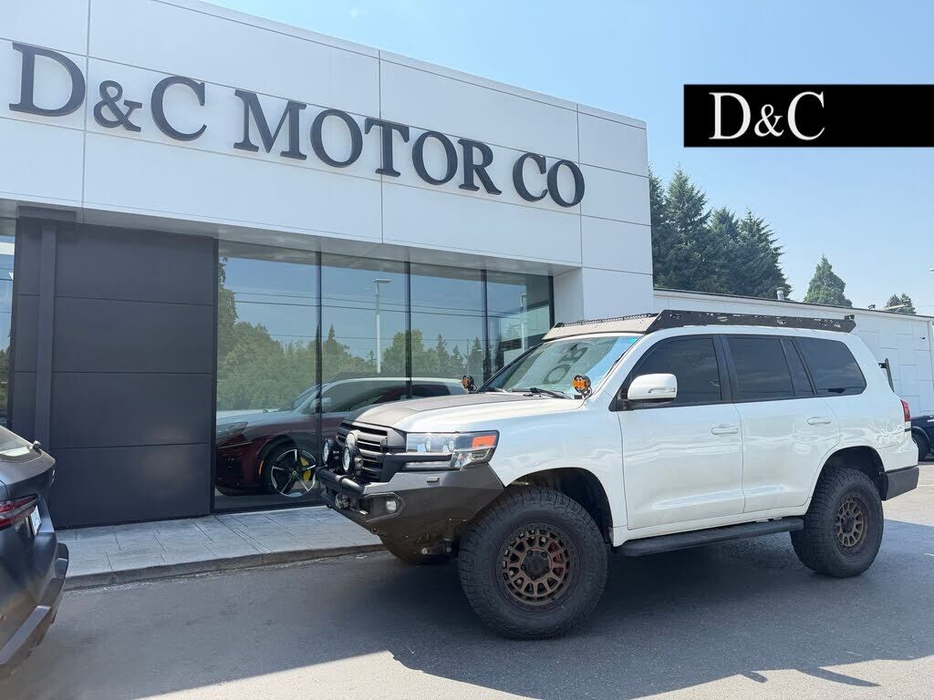 2017 TOYOTA Land Cruiser