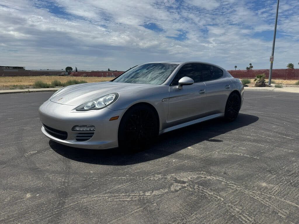 2011 PORSCHE Panamera