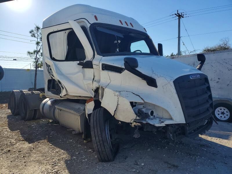 2022 FREIGHTLINER Cascadia