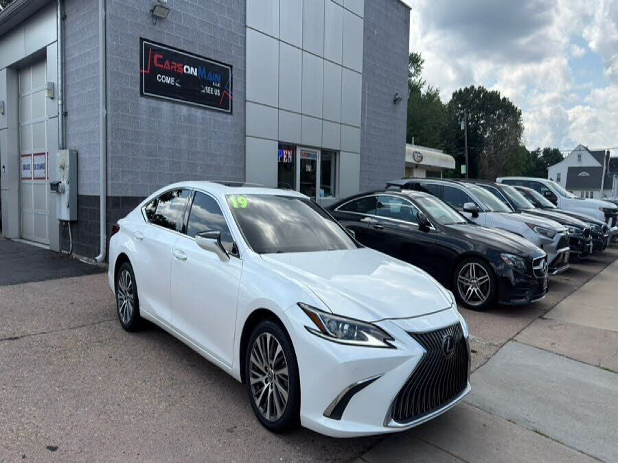 2019 LEXUS ES