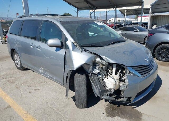 2014 TOYOTA Sienna